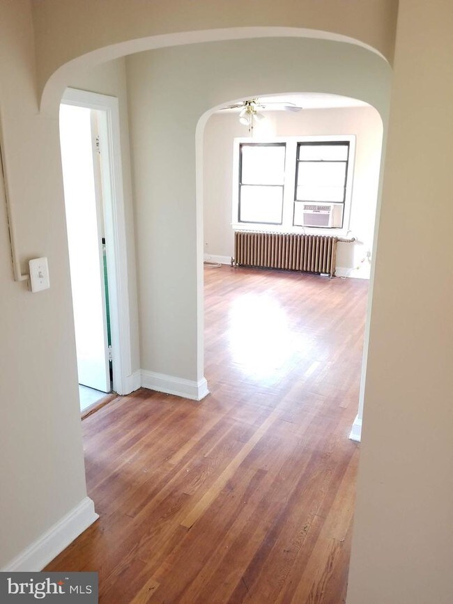 Foto del edificio - 1353 Nicholson St NW