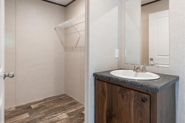 Building Photo - 10340 Midland Rd