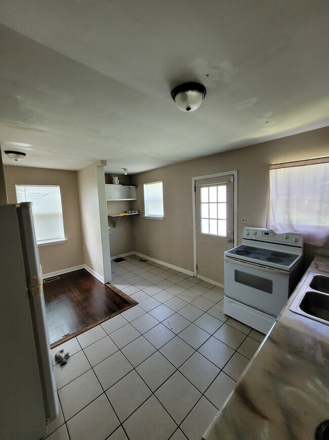 Building Photo - 2508 Elderberry Dr