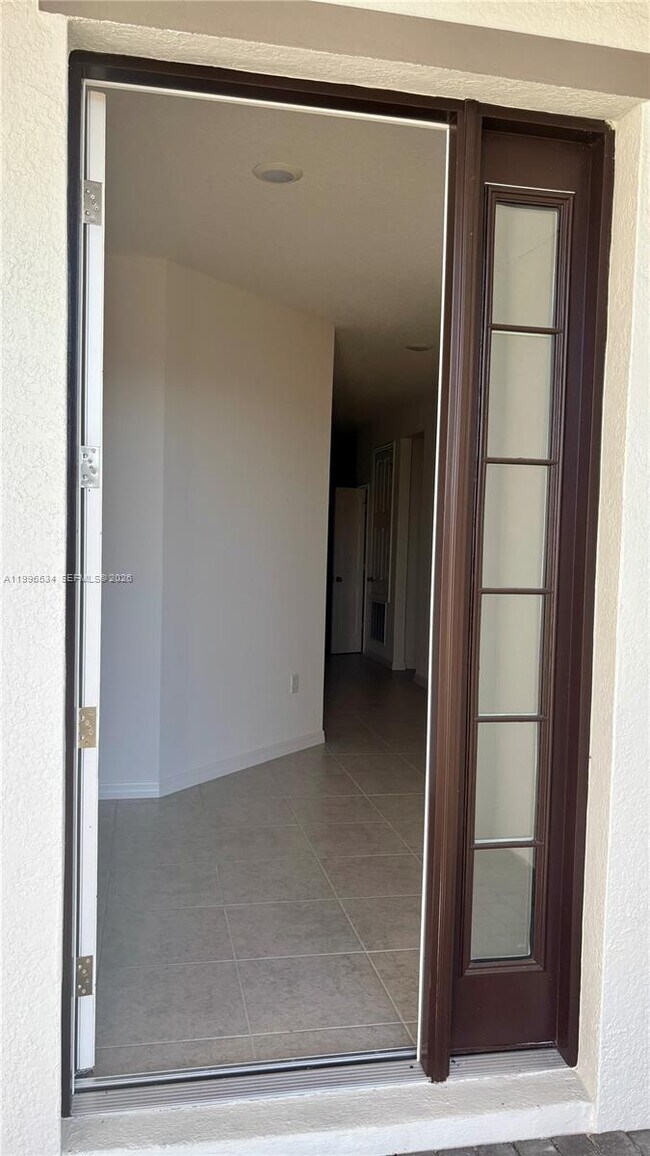 Foto del edificio - 219 Bottle Brush Dr