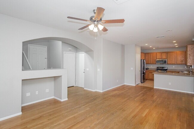 Foto del edificio - 1932 Basilwood Ct