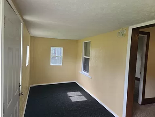 Building Photo - **Second Month Free** Nice Three Bedroom H...