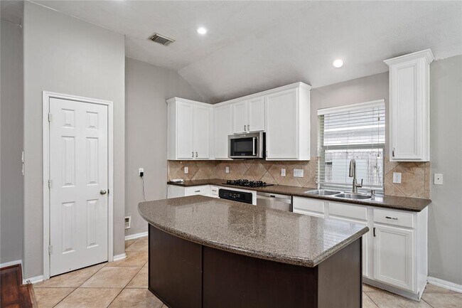 Foto del edificio - 13104 Castlewind Ln