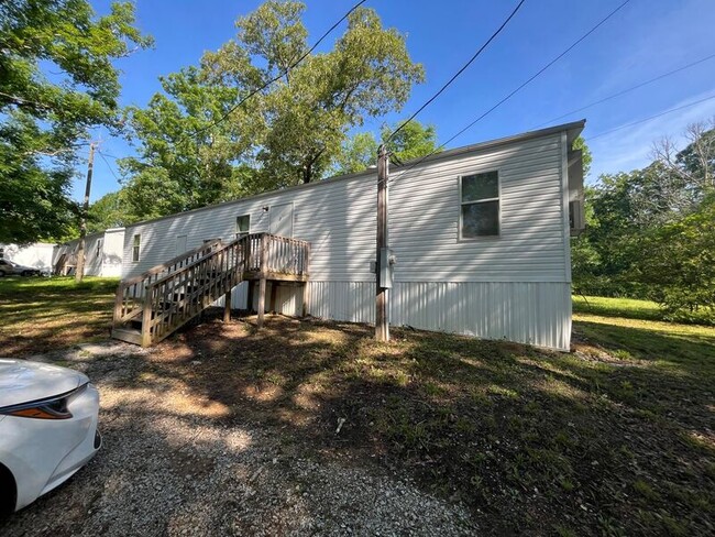 Building Photo - 141 Genes Ln