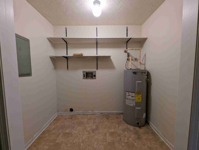 Building Photo - 100 Molloy Ct
