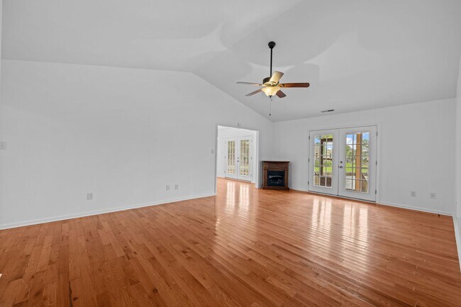 Foto del edificio - Private Dock Waterfront! Beautiful 3BR/2BA Gem in Fairfield Harbour!