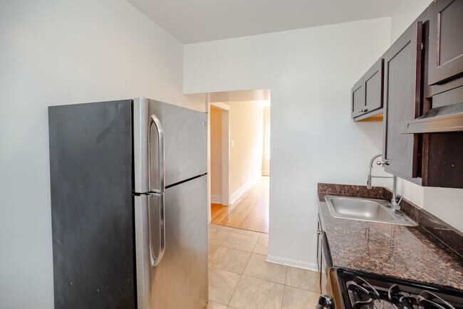 Building Photo - 4821 N Springfield Ave