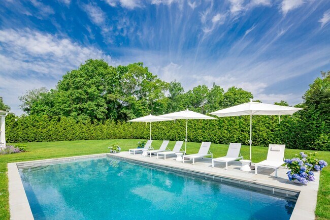 Building Photo - 10 Little Cobb Rd