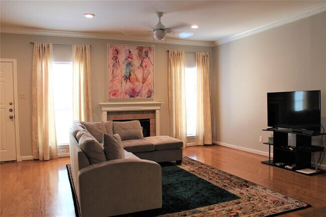 Foto del edificio - 3080 Holly Hall St