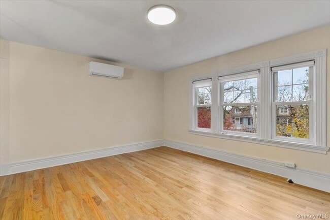 Foto del edificio - 116 Corlies Ave