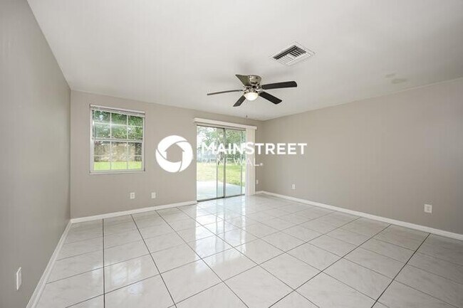Foto del edificio - 3 Bedroom Pet-Friendly Home in Deltona, FL with Main Street Renewal