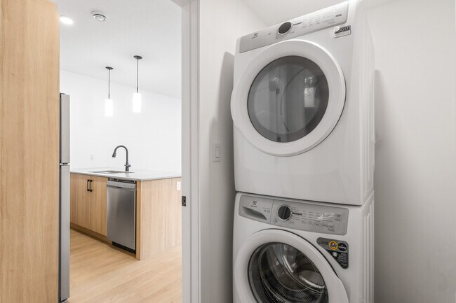 Building Photo - 9801-9153 153 St NW