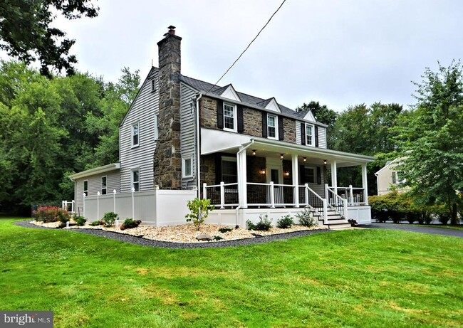 Building Photo - 942 Valley Rd