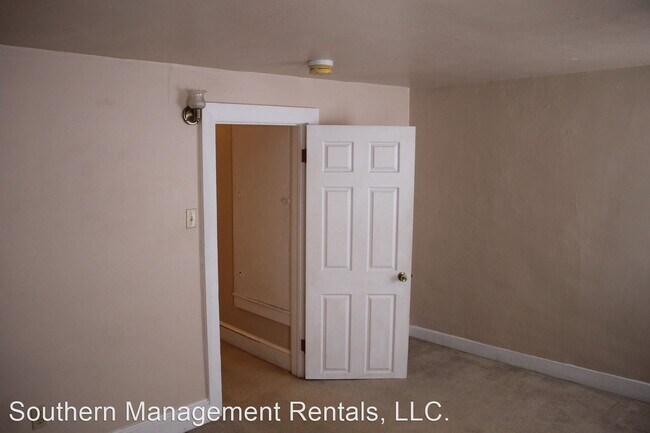 Building Photo - 2 br, 1 bath House - 104 N Main St