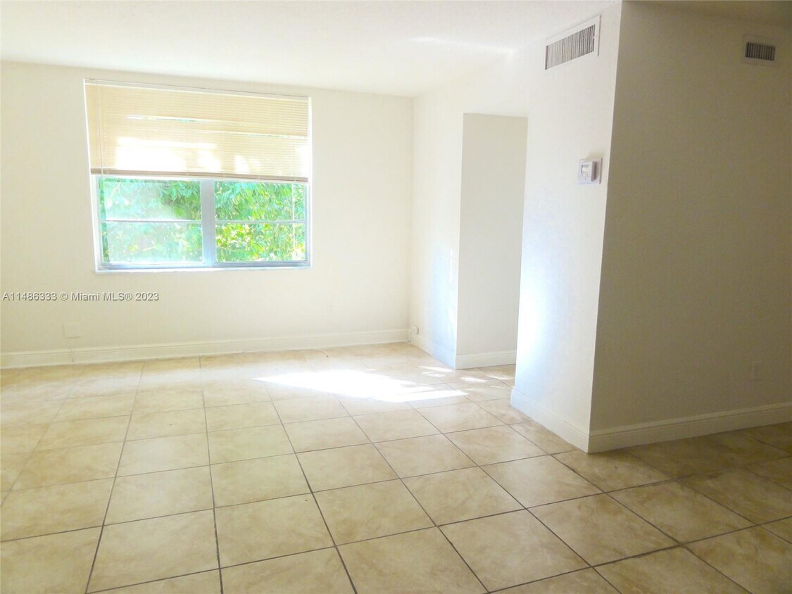 Foto principal - 1805 W 56th St