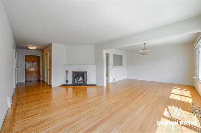 Foto del edificio - 33 Lupine Ave