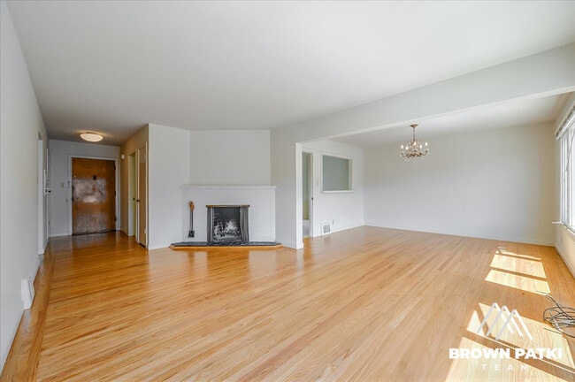 Building Photo - 33 Lupine Ave