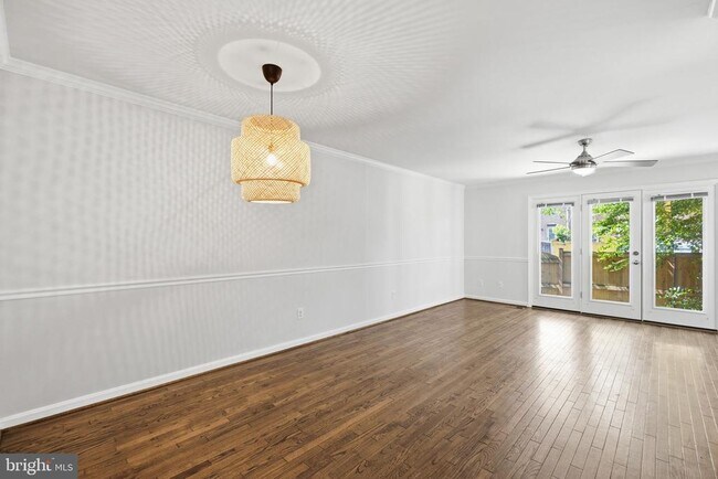 Foto del edificio - 541 Colecroft Ct