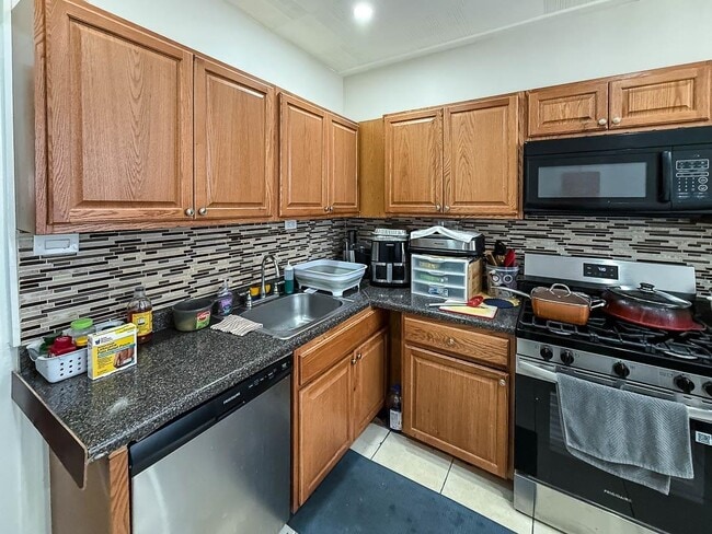 Building Photo - 125 Mallory Ave