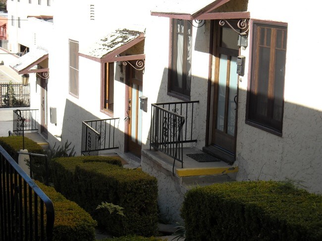 building exterior - 632 N Virgil Ave