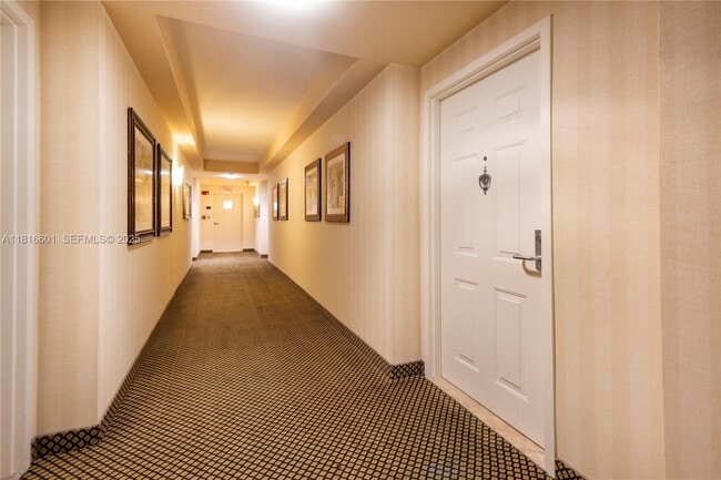 Foto del edificio - 19501 W Country Club Dr