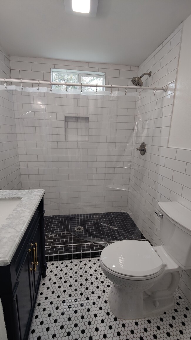 bathroom - 115 Amundsen St