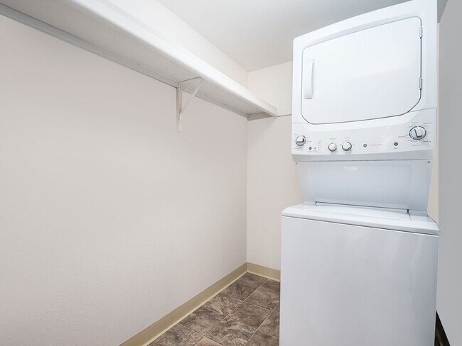Building Photo - Tanglewood Apartments