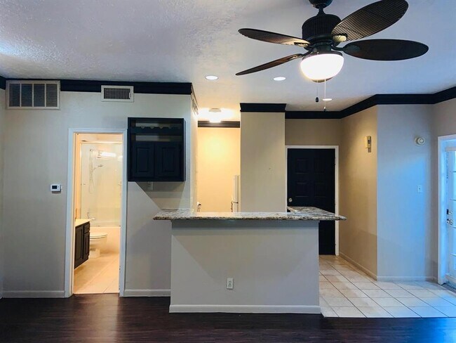 Building Photo - 2011 Spenwick Dr