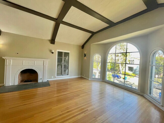 Building Photo - 339 N Mansfield Ave