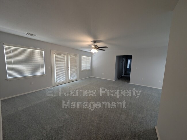 Foto del edificio - 6945 E 46th Pl