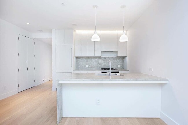 Building Photo - 15 west 61st