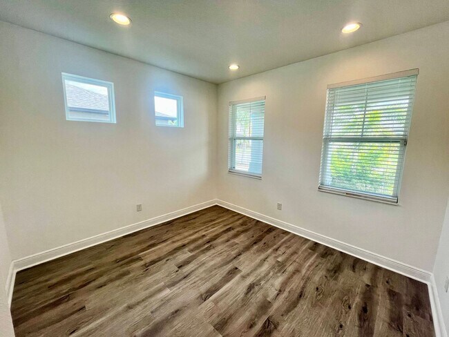 Building Photo - Furnished/Unfurnished Luxurious 4-Bedroom ...
