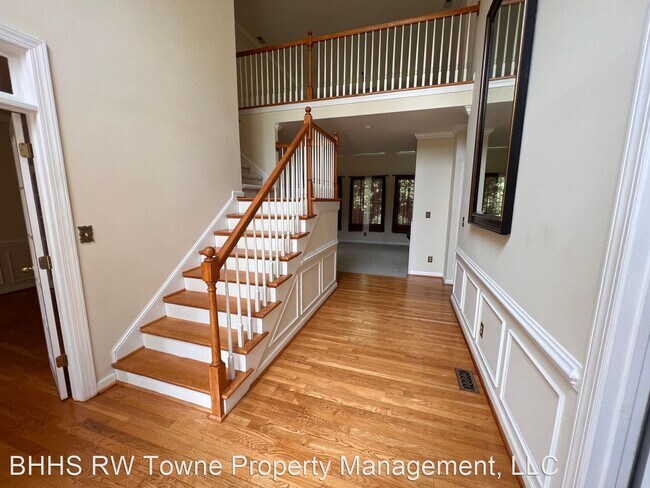 Building Photo - 5 br, 4 bath House - 1540 Taylor Point Drive