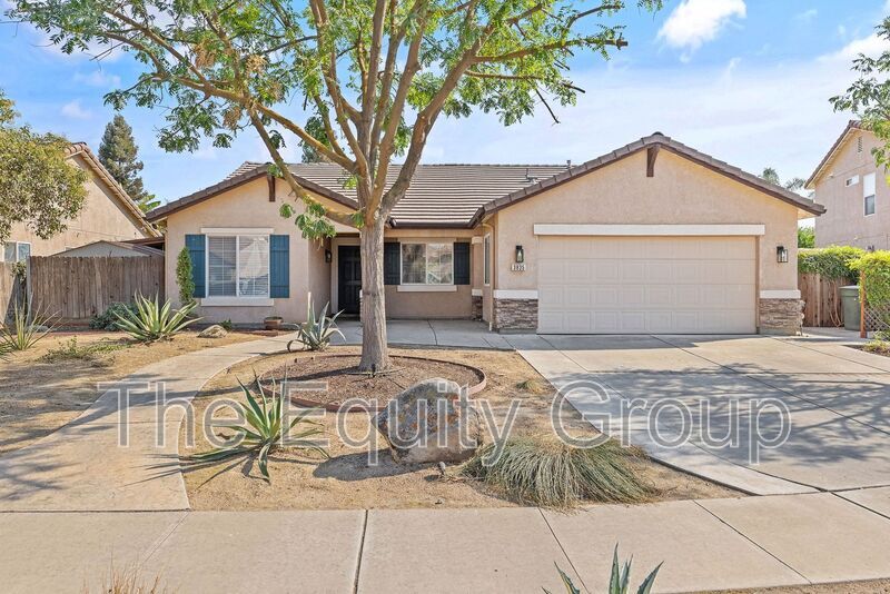 Primary Photo - 3835 E Oak Ave