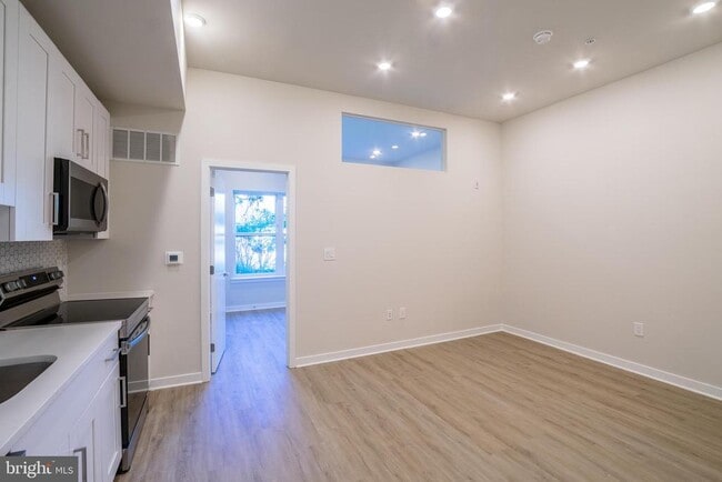 Building Photo - 1330 S Patton St