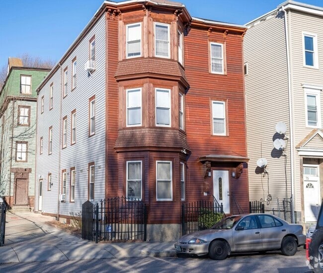 Building Photo - 71 Heath St