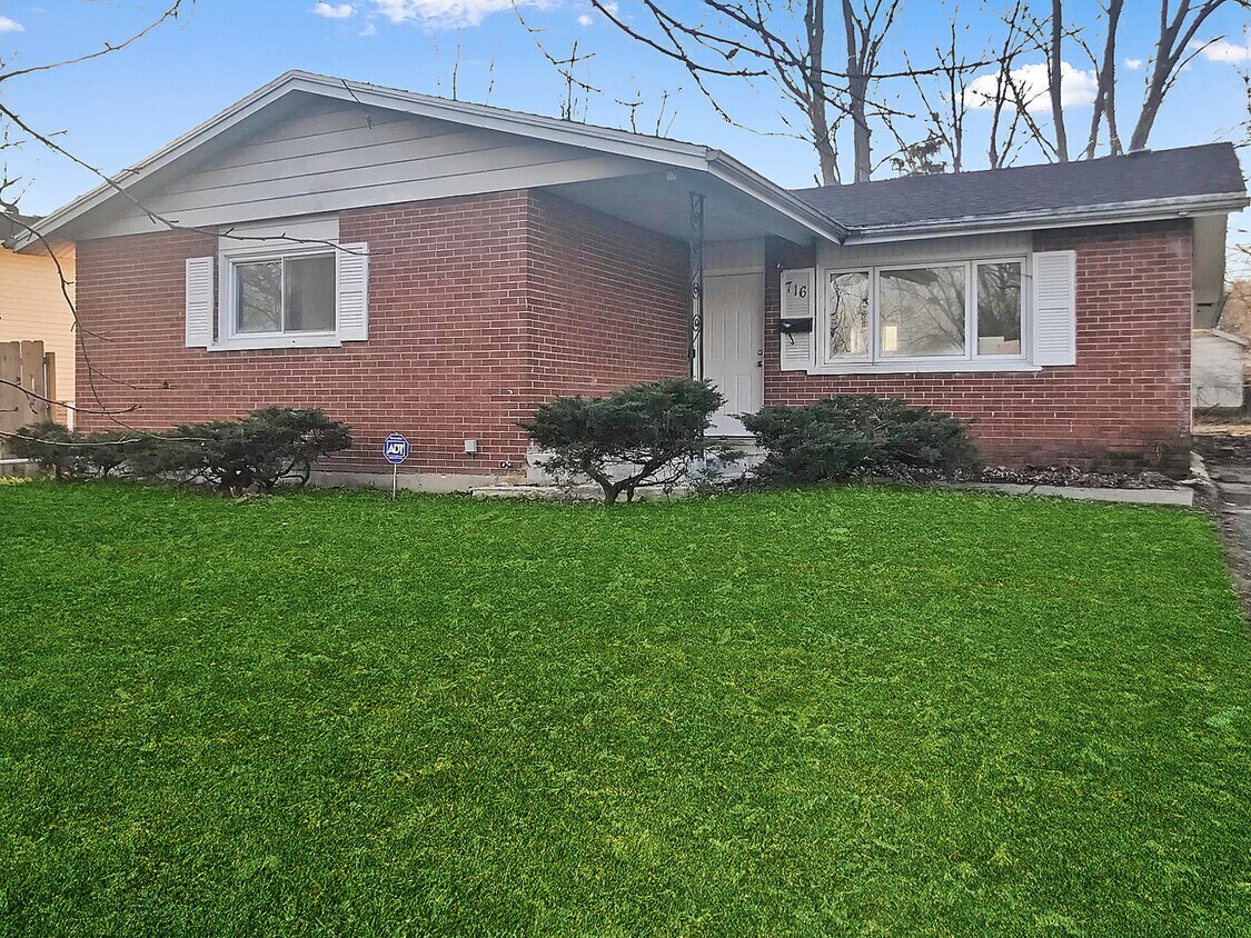 716 Circle Dr, University Park, IL 60484 House for Rent in University