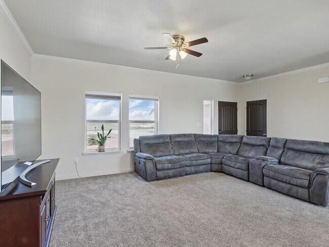 Building Photo - 1382 N Ladonia Dr