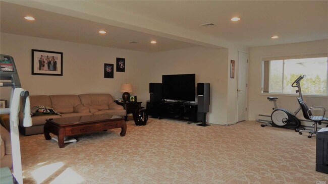 Building Photo - 371 White Birch Ln