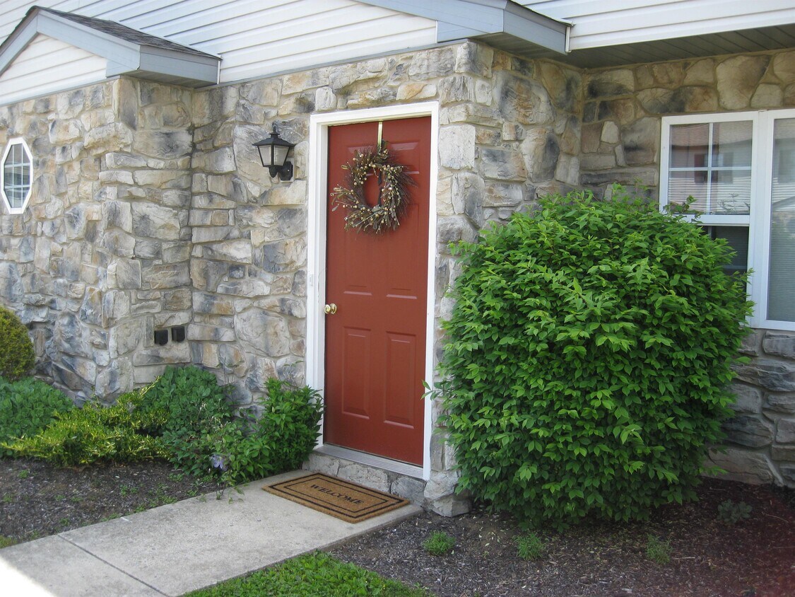 200 Magnolia Dr, Fleetwood, PA 19522 Townhouse for Rent in Fleetwood