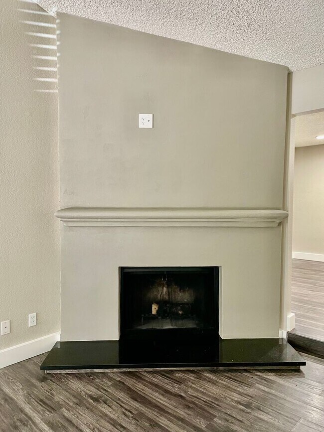 Foto del edificio - LARKSPUR 2431-2433