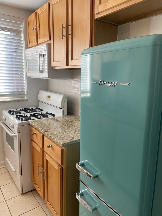 Foto del edificio - 6827 N Oakley Ave
