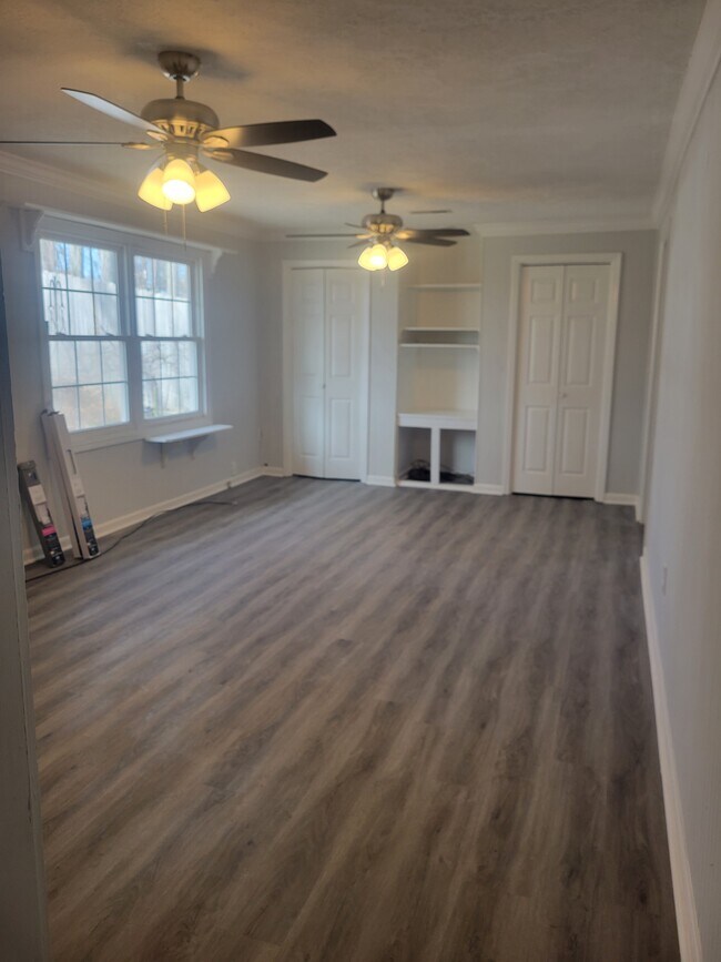 Sala de estar principal - 608 N Barton St