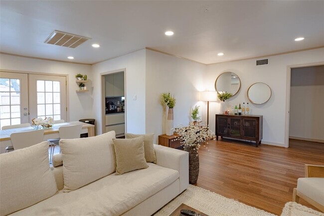 Foto del edificio - 5607 Newcastle St