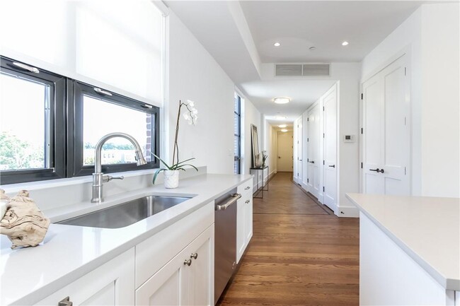 Building Photo - 108 Mamaroneck Ave