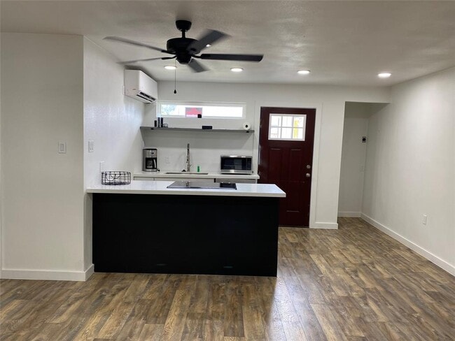Building Photo - 3902 Florinda St