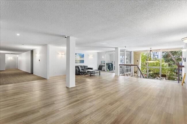 Foto del edificio - 955 Shorepoint Ct