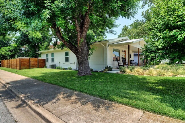 Foto del edificio - Fantastic 3/2 Home - Designer Style Living...