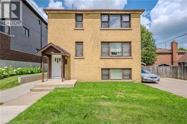 Photo du bâtiment - 102 Sydney St N