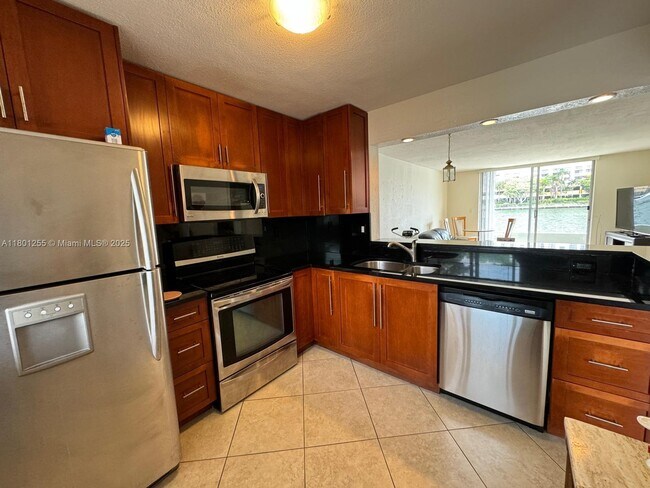 Foto del edificio - 4000 NE 169th St